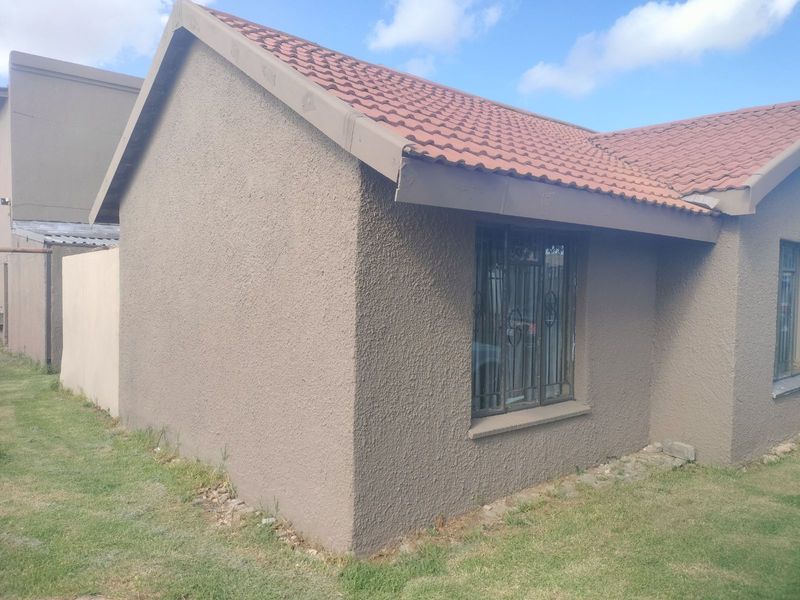 Townhouse To Rent in Naledi - Photo 6