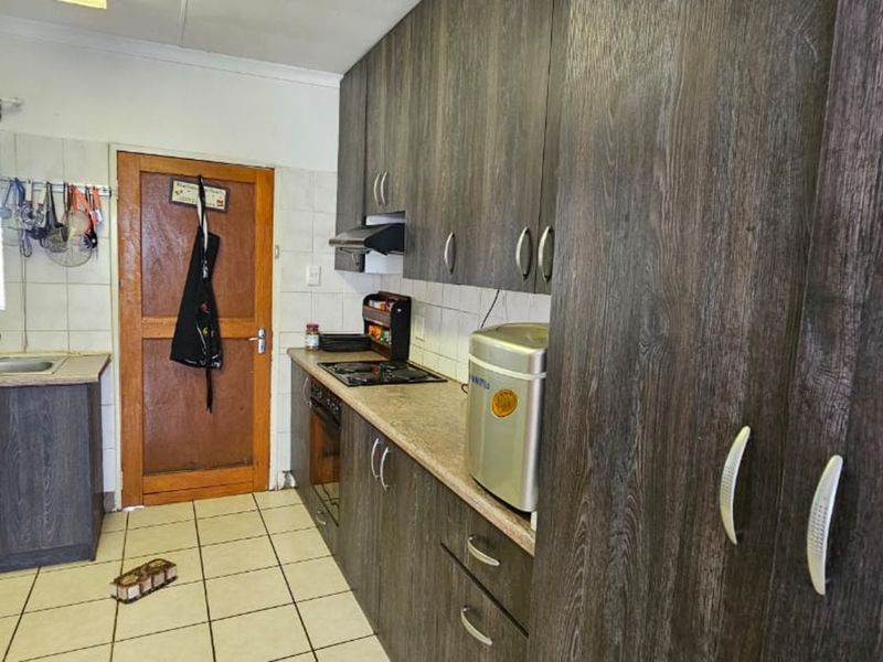 House For Sale in Riviera - Photo 5