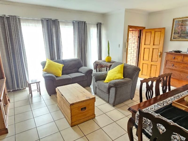 House For Sale in Riviera - Photo 2