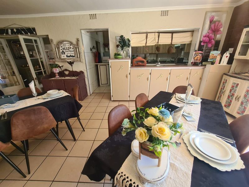 Guest House For Sale in Rhodesdene - Photo 9