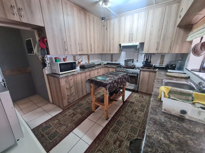 Guest House For Sale in Rhodesdene - Photo 8