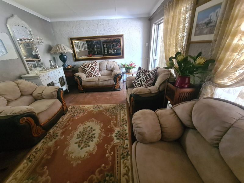 Guest House For Sale in Rhodesdene - Photo 6