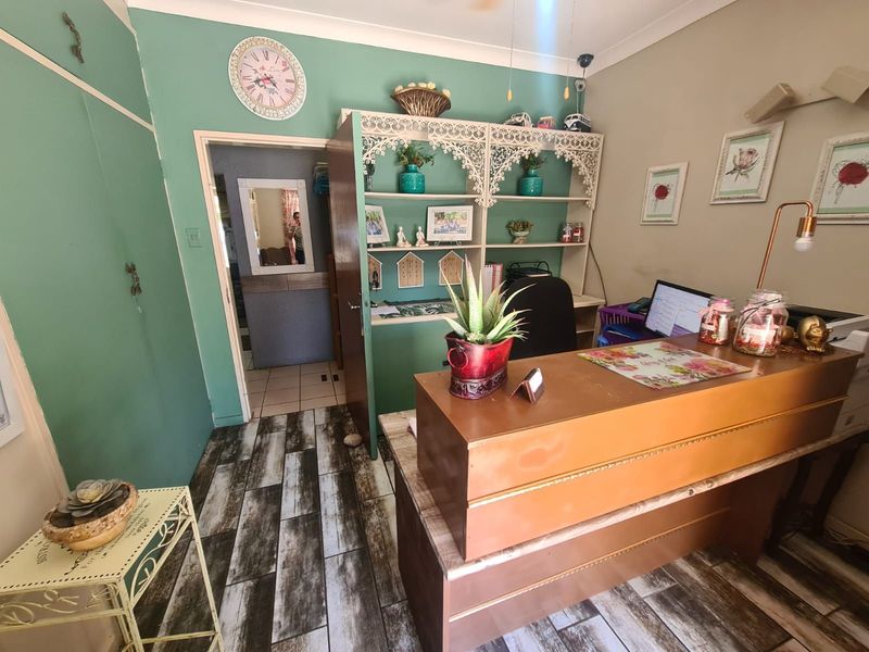 Guest House For Sale in Rhodesdene - Photo 3