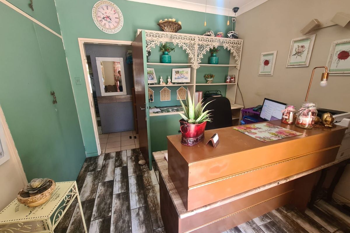 Guest House For Sale in Rhodesdene - Photo 3