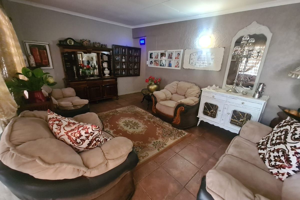 Guest House For Sale in Rhodesdene - Photo 5