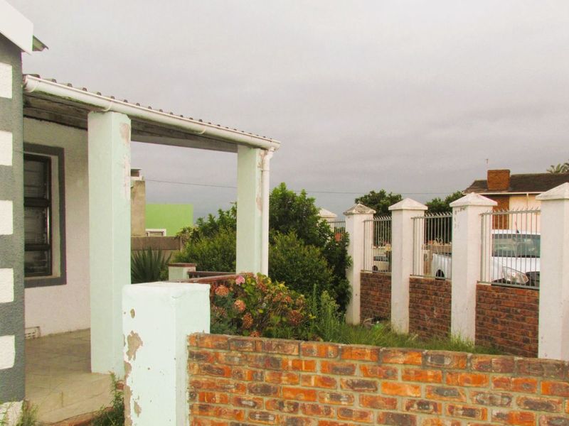 House For Sale in Gelvandale - Photo 2