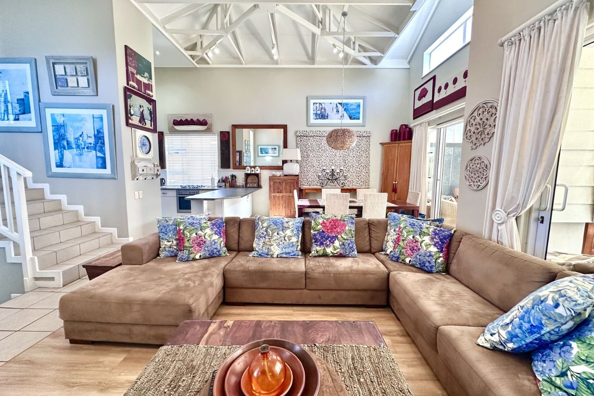 House For Sale in Pinnacle Point Golf Estate - Photo 2