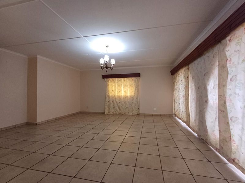 House For Sale in Stilfontein Ext 4 - Photo 4