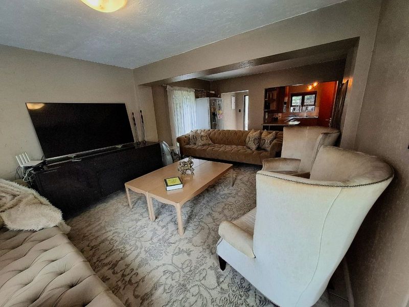 Townhouse For Sale in Broadacres - Photo 3