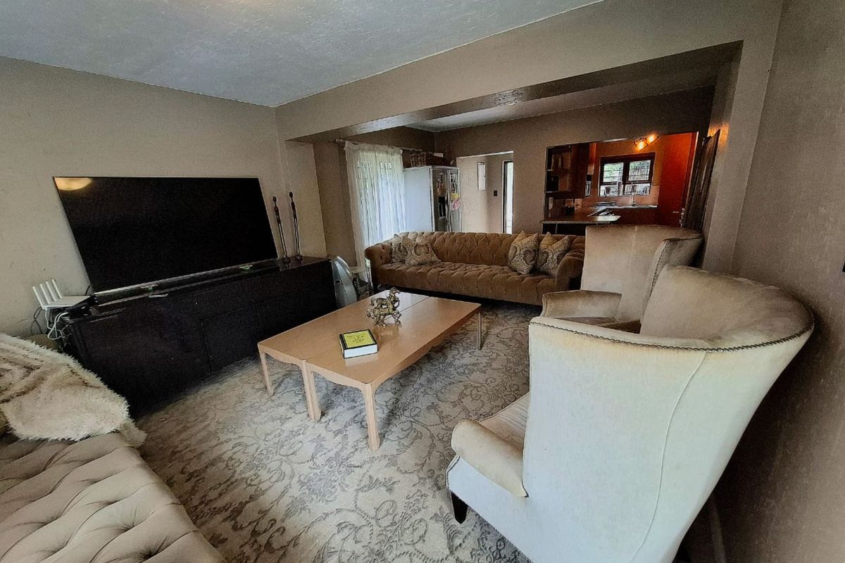Townhouse For Sale in Broadacres - Photo 3