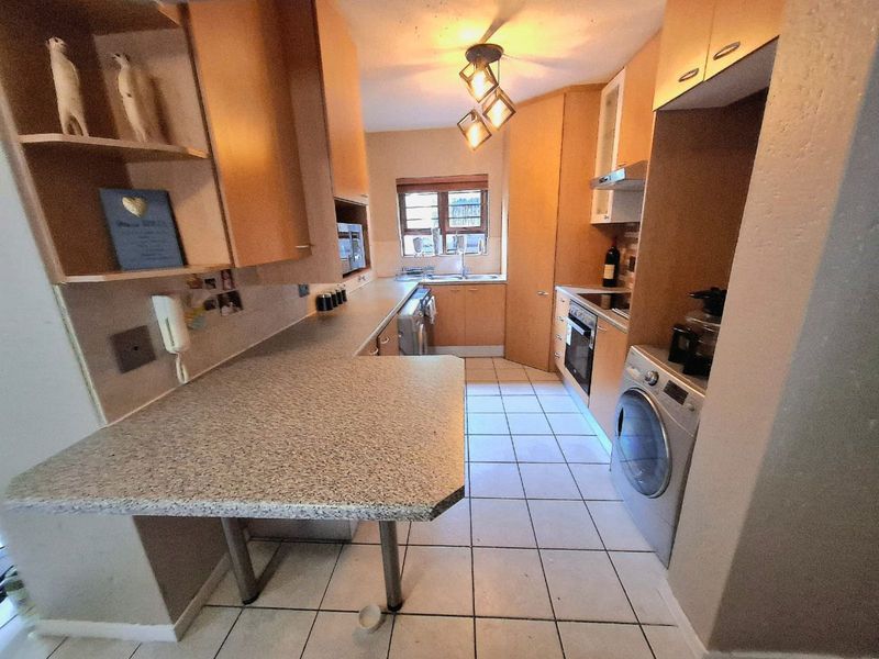 Townhouse For Sale in Broadacres - Photo 10