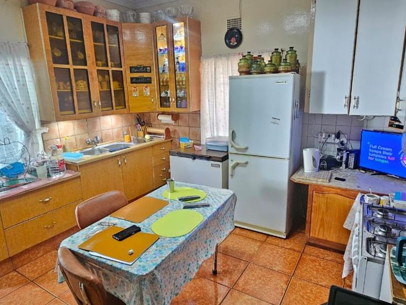 House For Sale in De Beers - Photo 4