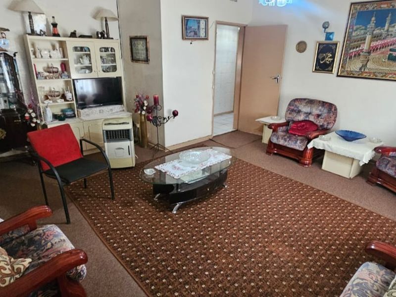 House For Sale in De Beers - Photo 3