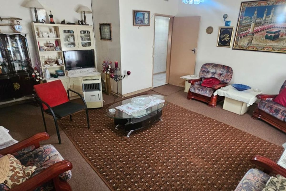 House For Sale in De Beers - Photo 3