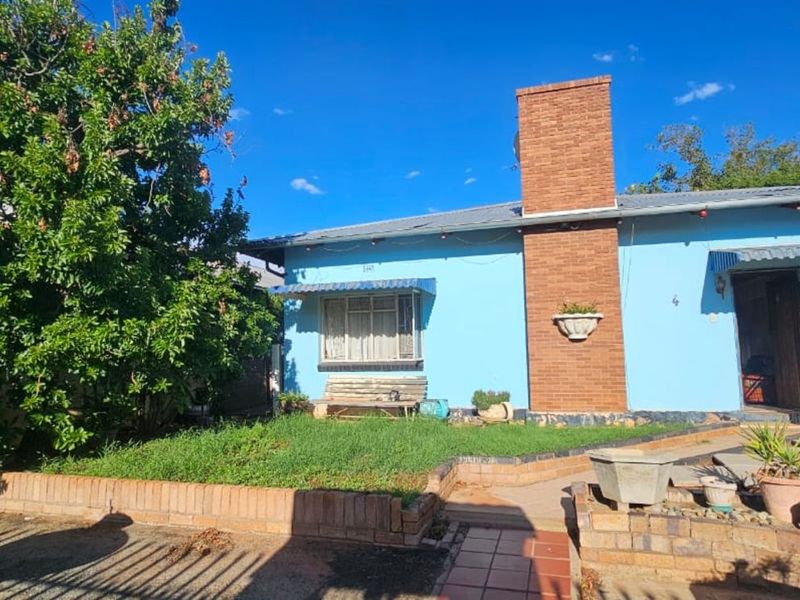 House For Sale in De Beers - Photo 2