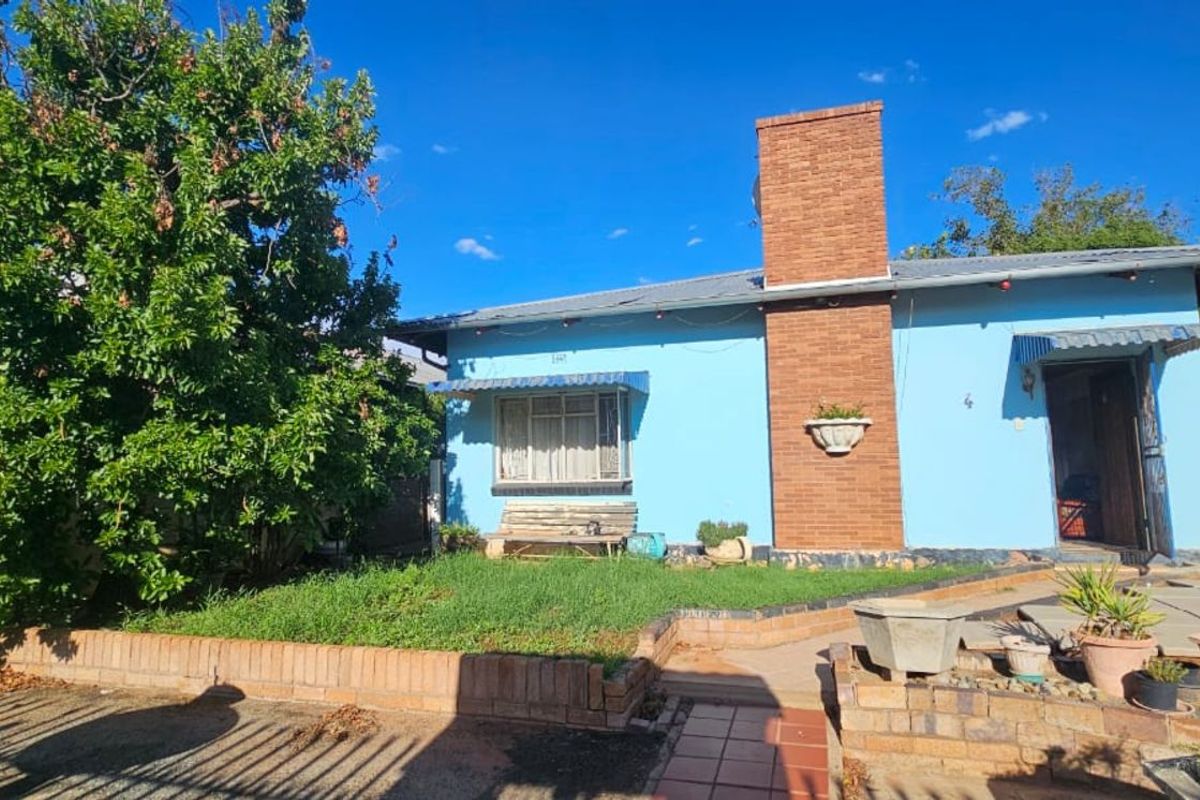 House For Sale in De Beers - Photo 2