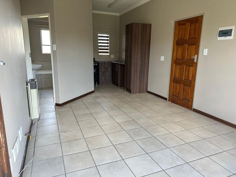 Townhouse For Sale in Terra Nova - Photo 3