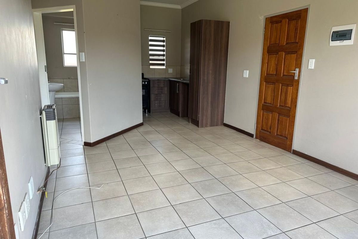 Townhouse For Sale in Terra Nova - Photo 3