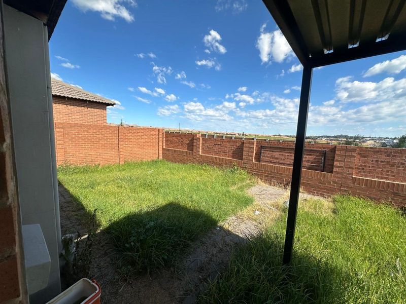 Townhouse For Sale in Terra Nova - Photo 7