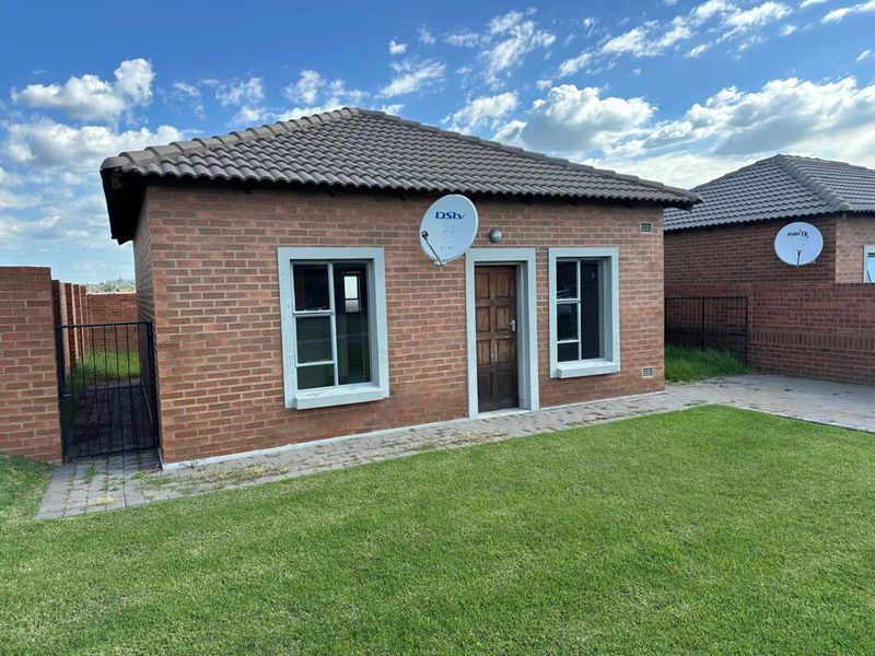 Townhouse For Sale in Terra Nova - Photo 2