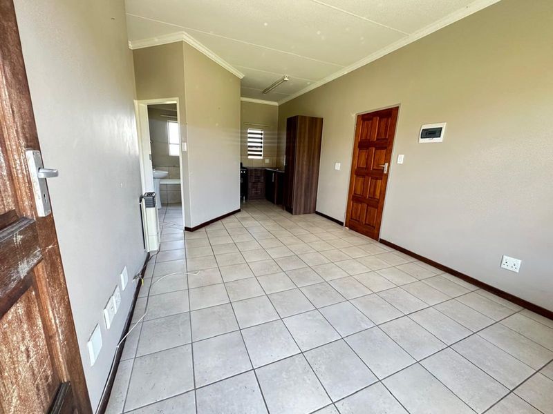 Townhouse For Sale in Terra Nova - Photo 4