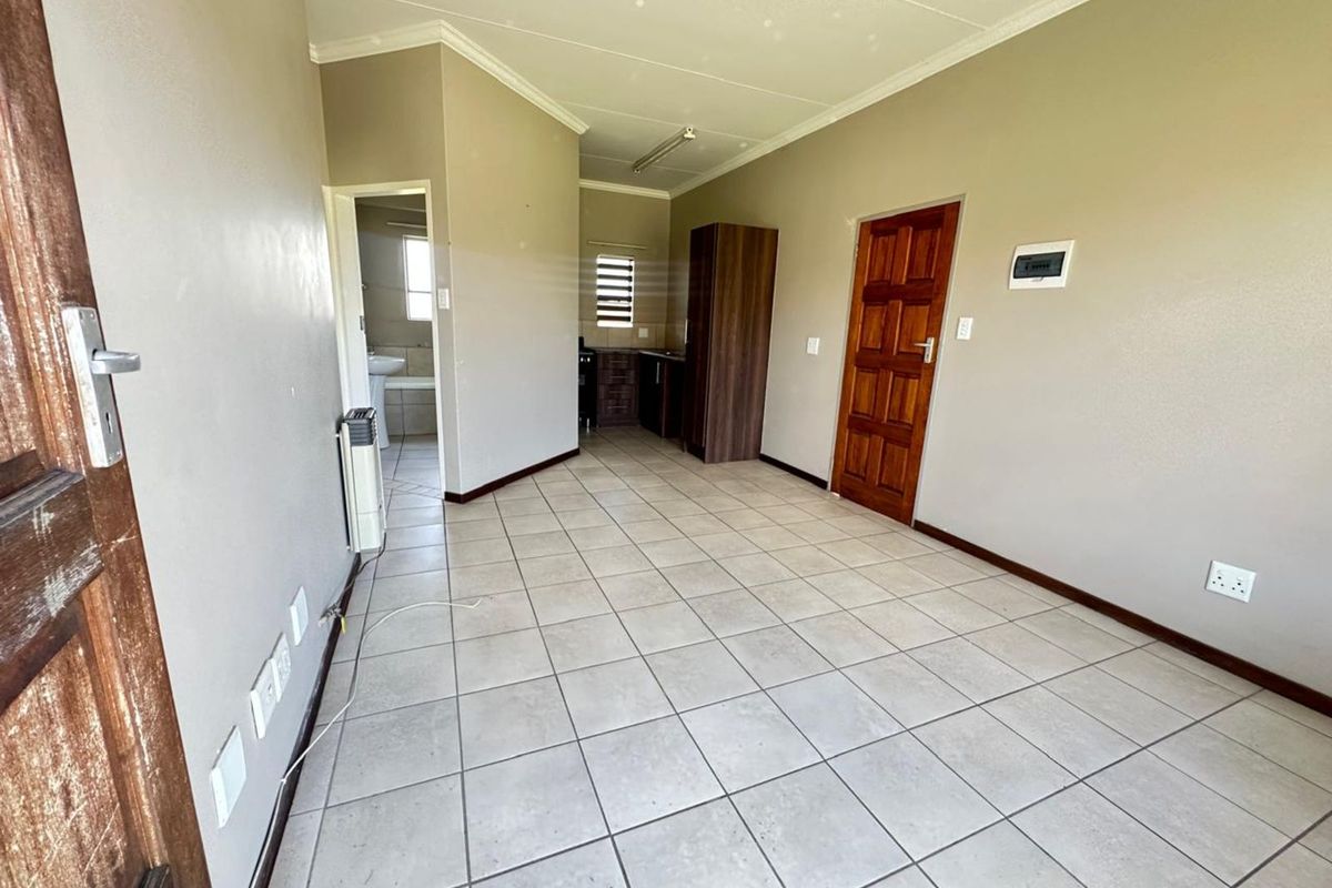 Townhouse For Sale in Terra Nova - Photo 4