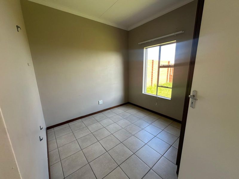 Townhouse For Sale in Terra Nova - Photo 10