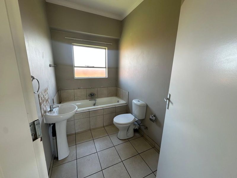 Townhouse For Sale in Terra Nova - Photo 9