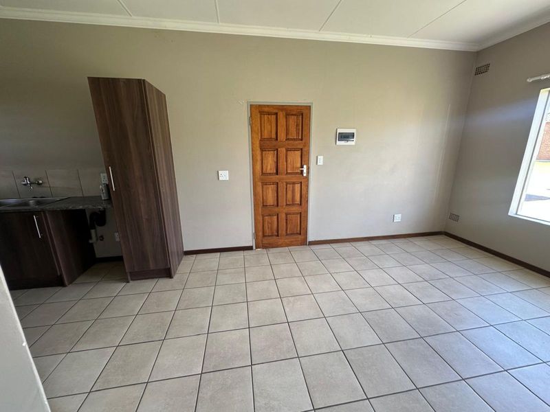 Townhouse For Sale in Terra Nova - Photo 8