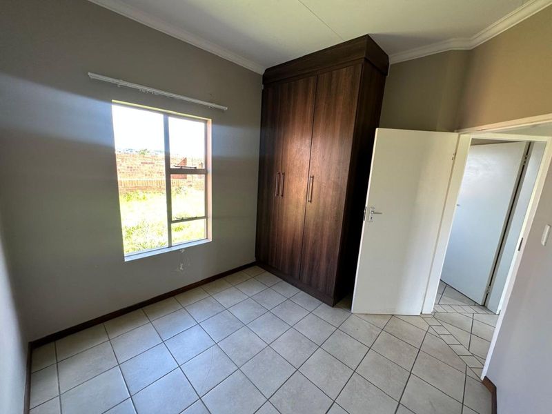 Townhouse For Sale in Terra Nova - Photo 6