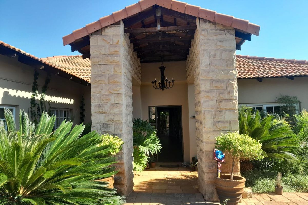 House For Sale in Kuruman Central - Photo 2