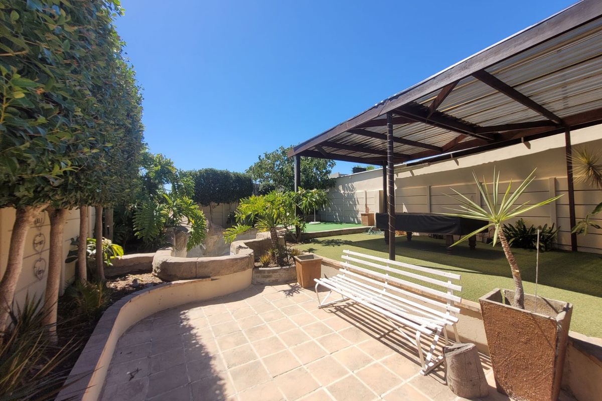 House For Sale in Vredekloof - Photo 2