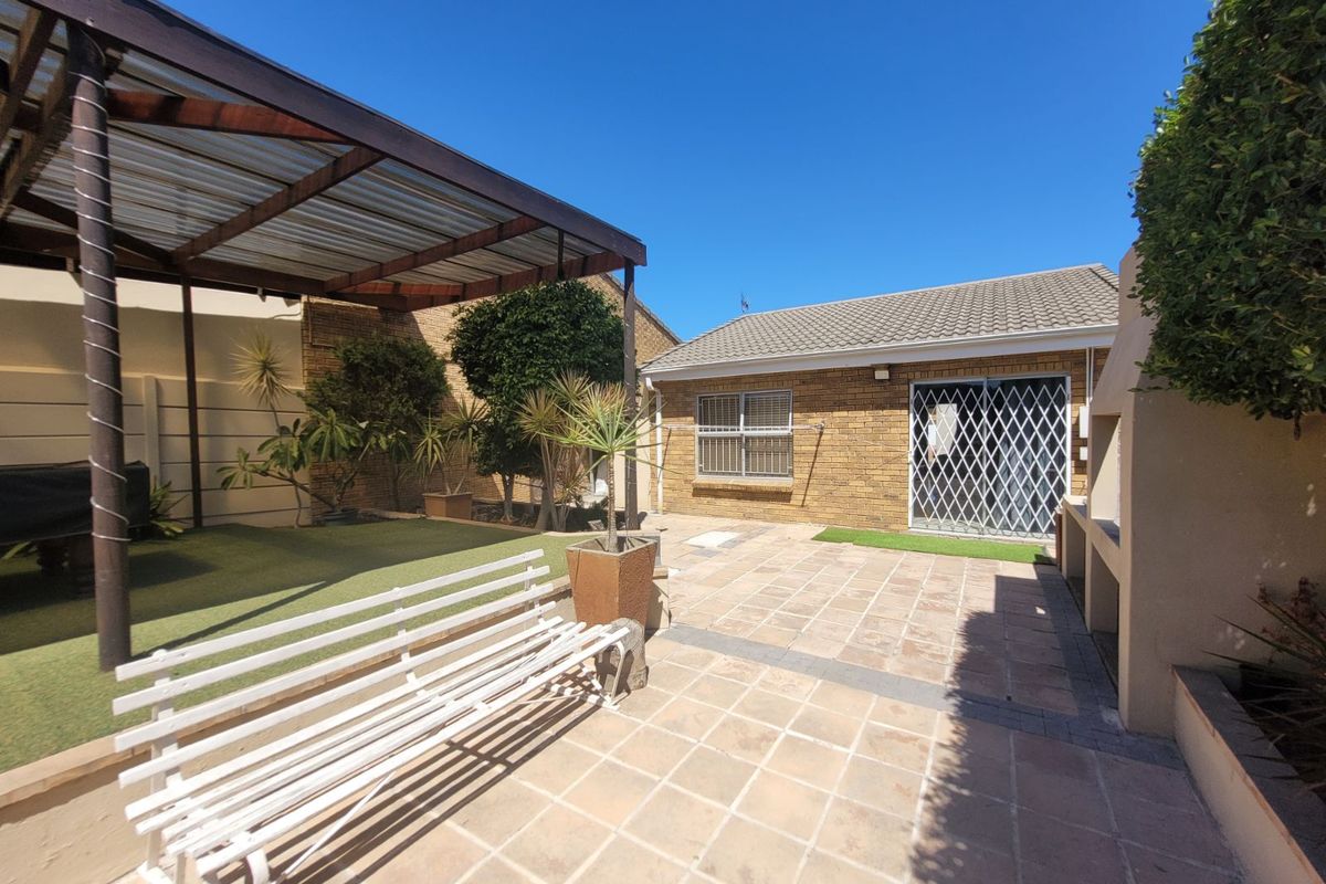 House For Sale in Vredekloof - Photo 5