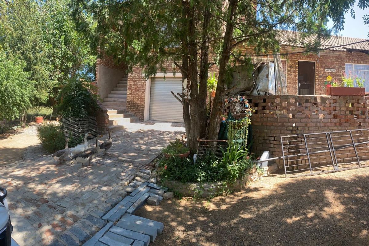 House For Sale in Barkly West Central - Photo 3