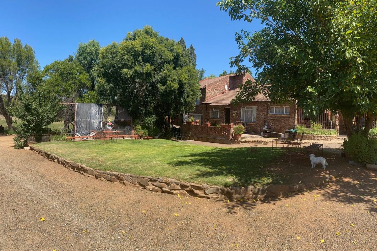 House For Sale in Barkly West Central - Photo 2