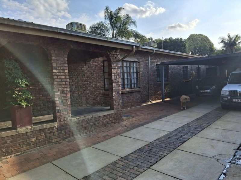 House For Sale in Pretoria North - Photo 2