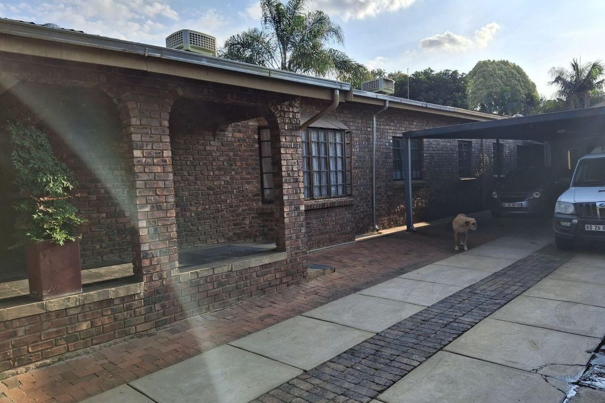 House For Sale in Pretoria North - Photo 2