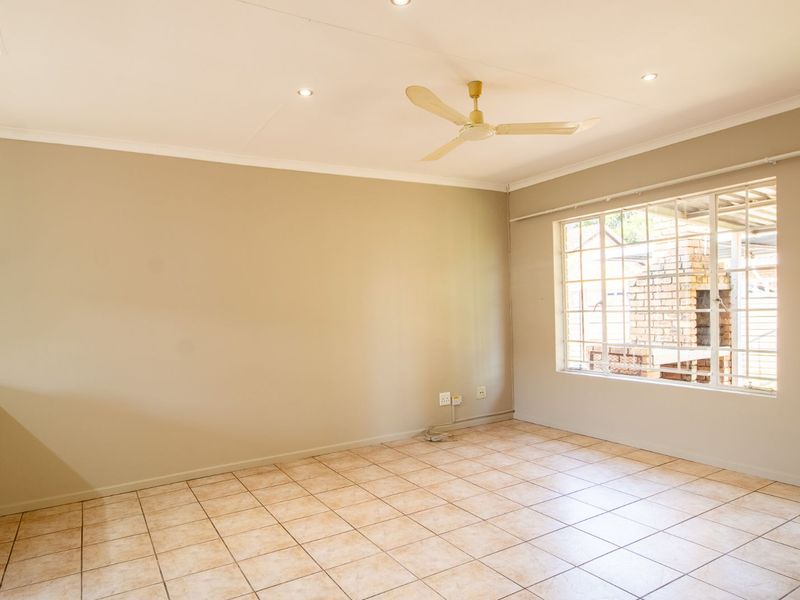 Townhouse For Sale in Doornpoort - Photo 10