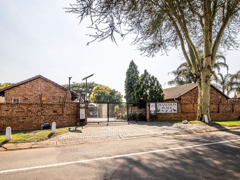 Townhouse For Sale in Doornpoort - Photo 2