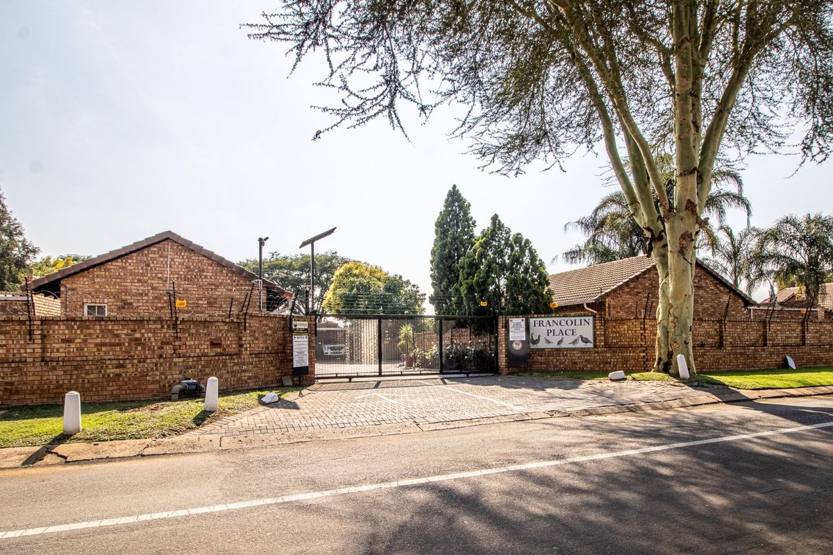 Townhouse For Sale in Doornpoort - Photo 2