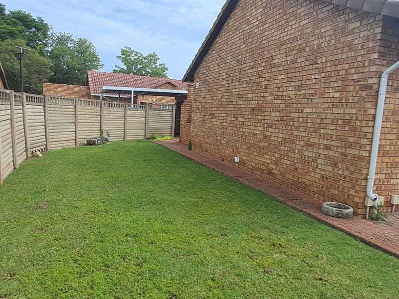 Townhouse For Sale in Doornpoort - Photo 7