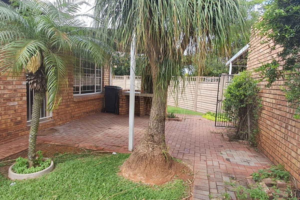 Townhouse For Sale in Doornpoort - Photo 4