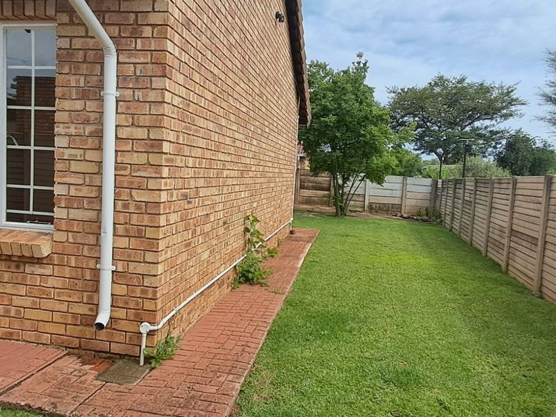 Townhouse For Sale in Doornpoort - Photo 8