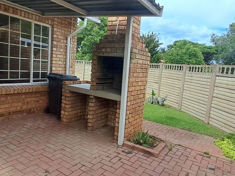 Townhouse For Sale in Doornpoort - Photo 5