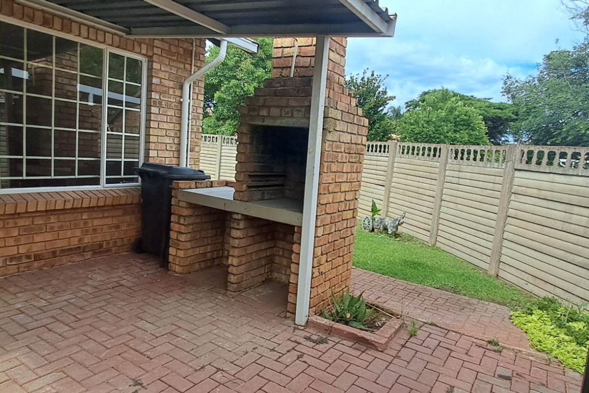 Townhouse For Sale in Doornpoort - Photo 5