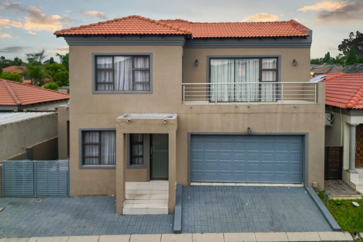 House For Sale in Sagewood - Photo 4