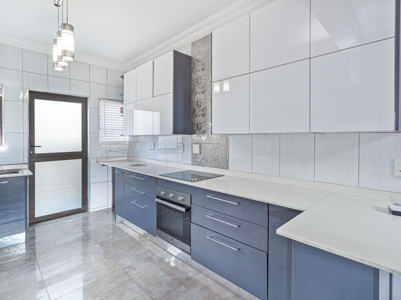 House For Sale in Sagewood - Photo 7