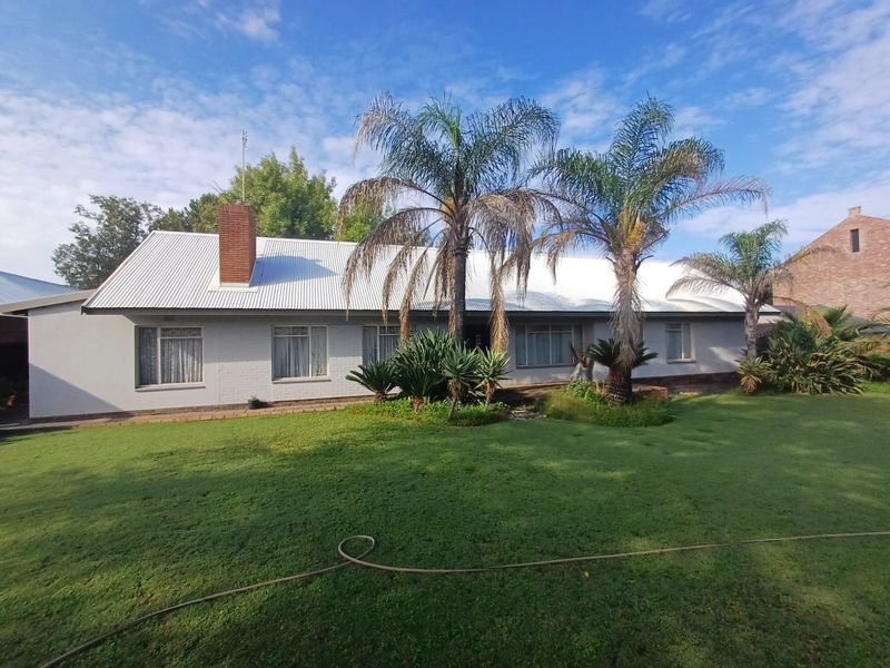 House For Sale in Wilkoppies - Photo 2