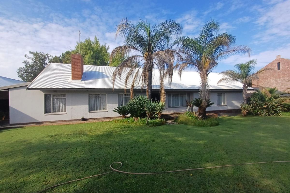 House For Sale in Wilkoppies - Photo 2