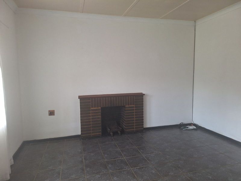 House For Sale in Cullinan Central - Photo 5